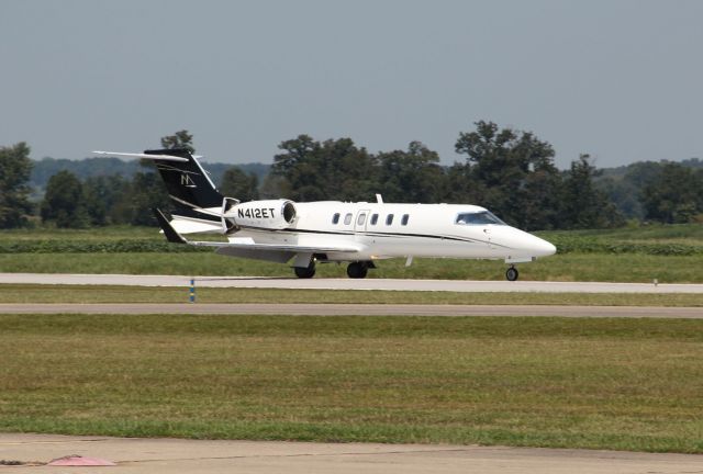 Learjet 40 (N412ET) - Landing rwy 09 on 8/17/11