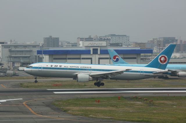 BOEING 767-300 (JA602A)