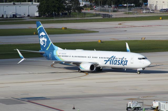 Boeing 737-900 (N263AK)