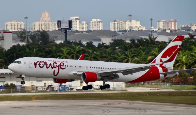 BOEING 767-300 (C-GHPN)