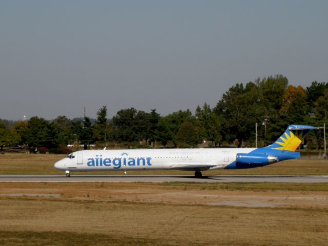 McDonnell Douglas MD-82 (N887GA) - Allegiant AAY861 (N887GA) rolling down the active at Blue Grass Airport (KLEX) bound for Clearwater International (KPIE)...