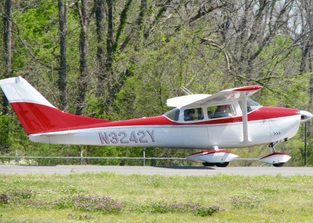 Cessna Skylane (N3242Y) - At Downtown Shreveport.