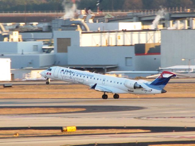 Canadair Regional Jet CRJ-700 (N738EV)