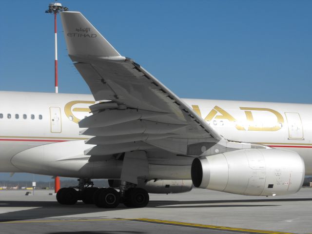 Airbus A330-300 (A6-AFB)