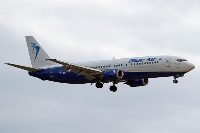 BOEING 737-400 (YR-BAU)