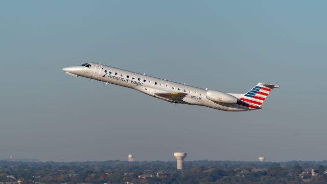 Embraer ERJ-145 (N909AE) - 11/17/18