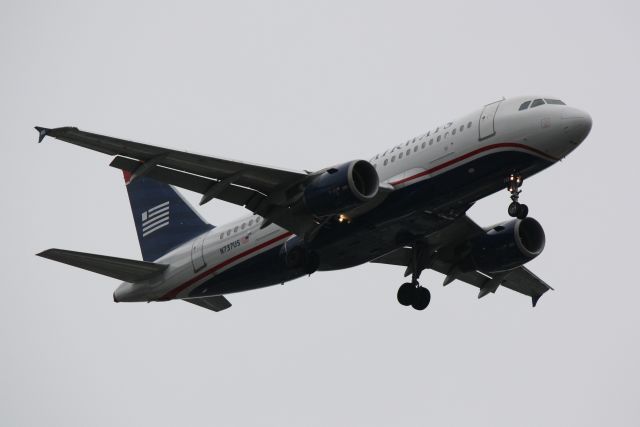 Airbus A319 (N737US) - US Air Flight 2014 (N737US) on approach to Sarasota-Bradenton International Airport following a flight from Charlotte-Douglas International Airport