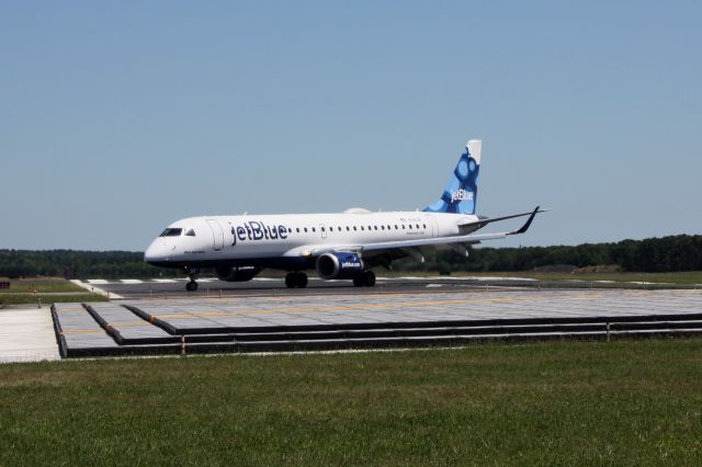 Embraer ERJ-190 (N318JB)