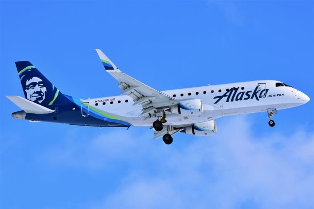 Embraer 175 (N642QX) - Alaska Airlines Embraer ERJ-175LR arriving at YYC on Feb 24.