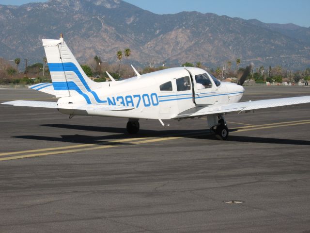 Piper Cherokee (N38700) - Taxiing at El Monte