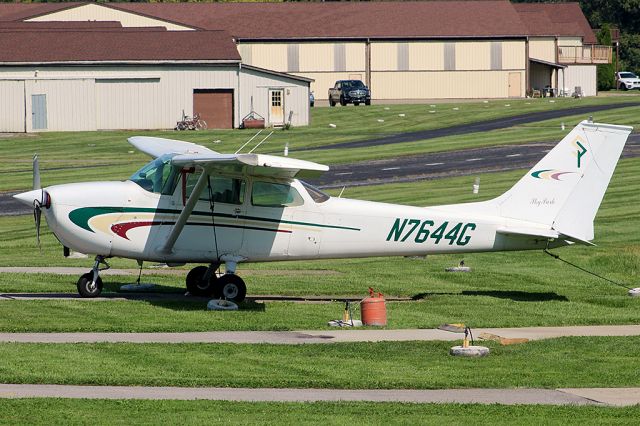 Cessna Skyhawk (N7644G) - Skypark