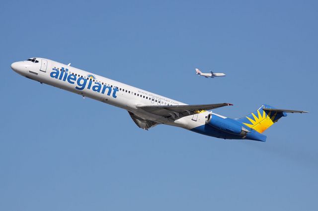 McDonnell Douglas MD-83 (N875GA) - Allegiant Air N875GA (FLT AAY328) climbing out from RWY 25R enroute to Rogue Valley Int'l (KMFR), with China Airlines on downwind.