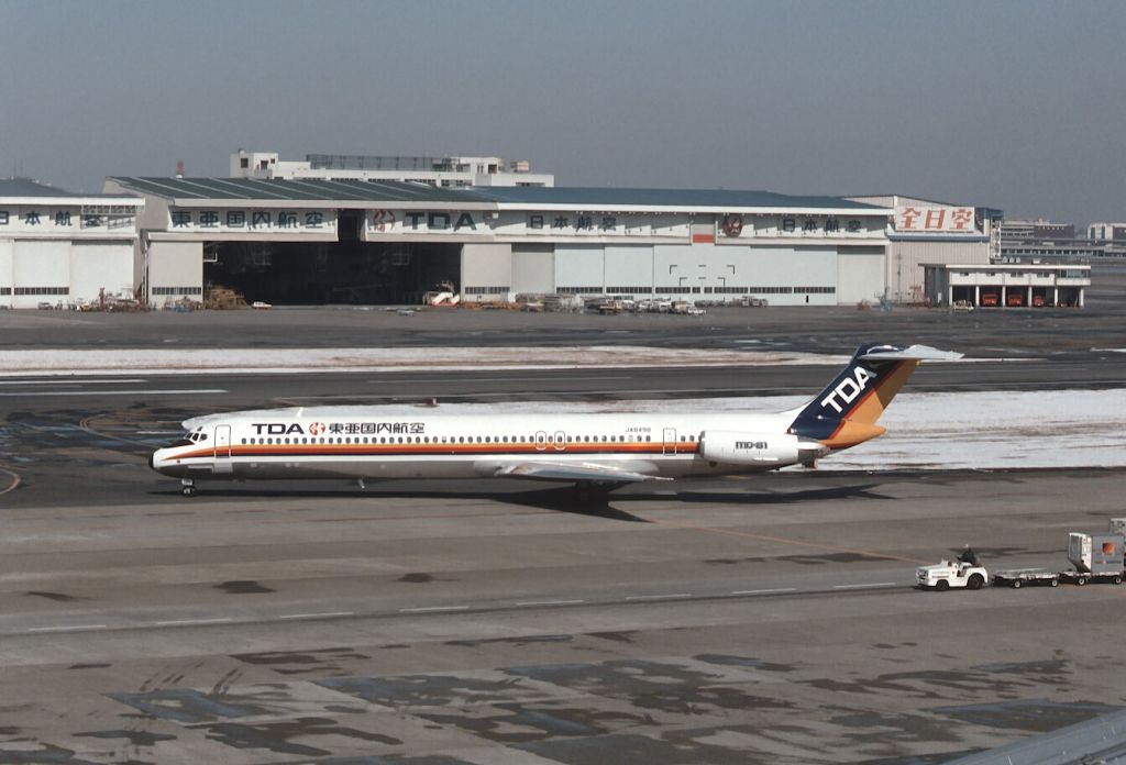 McDonnell Douglas MD-81 (JA8496) - Taxing at Tokyo-Haneda Intl Airport on 1987/03/08