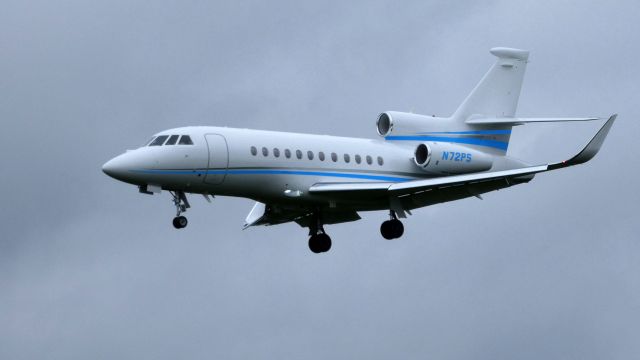 Dassault Falcon 900 (N72PS) - On final is this 2015 Dassault Falcon 900EX in the Summer of 2019.