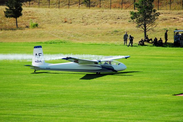 — — - USAFA glider landing for Family Weekend 2009.