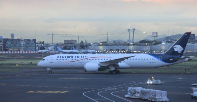Boeing 787-9 Dreamliner (XA-ADC)