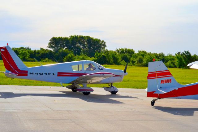 Piper Cherokee (N401FL)