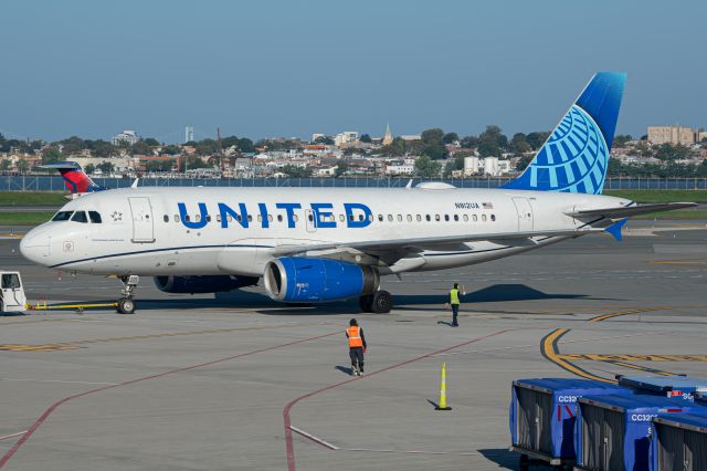 Airbus A320 (N812UA)