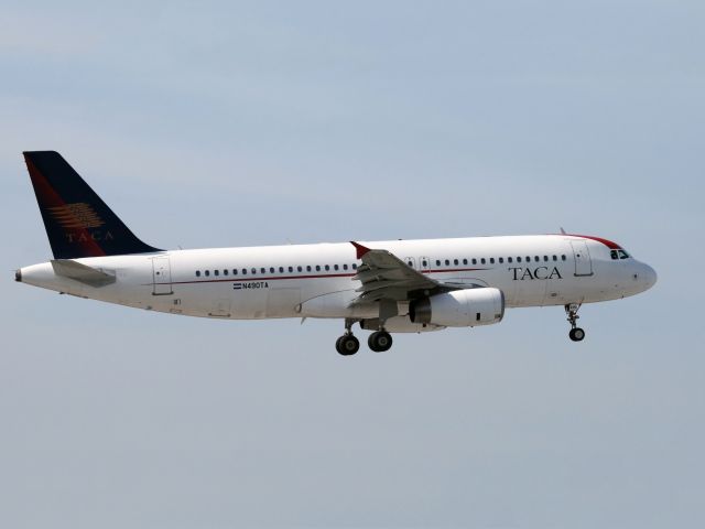 Airbus A320 (N490TA) - An Airbus A320, serial number 2282. Raw photo courtesy of LEARJETMIAMI - thank you!