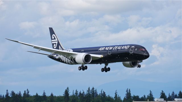 Boeing 787-9 Dreamliner (ZK-NZE) - BOE3 on final to Rwy 16R to complete its maiden flight on 5/28/14. (LN:169 / cn 34334).