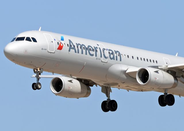 Airbus A321 (N581UW)