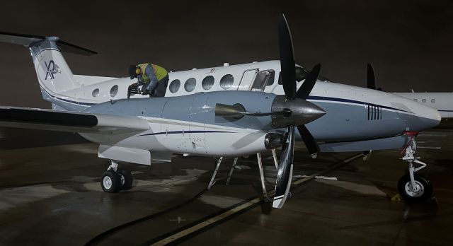 Beechcraft Super King Air 200 (ZS-MDI) - Filling the saddle tanks. 12-SEP-2022