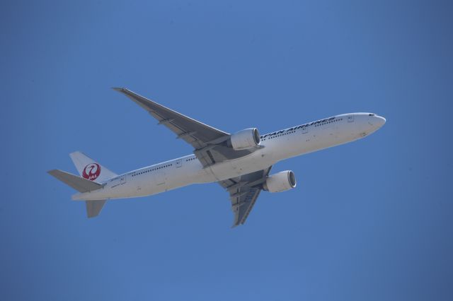 BOEING 777-300ER (JA735J)