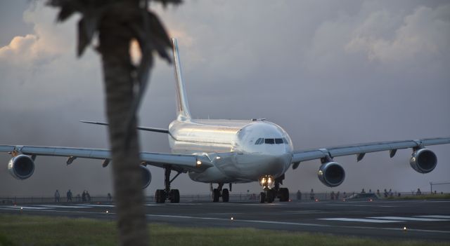 Airbus A340-300 (F-GLZR)