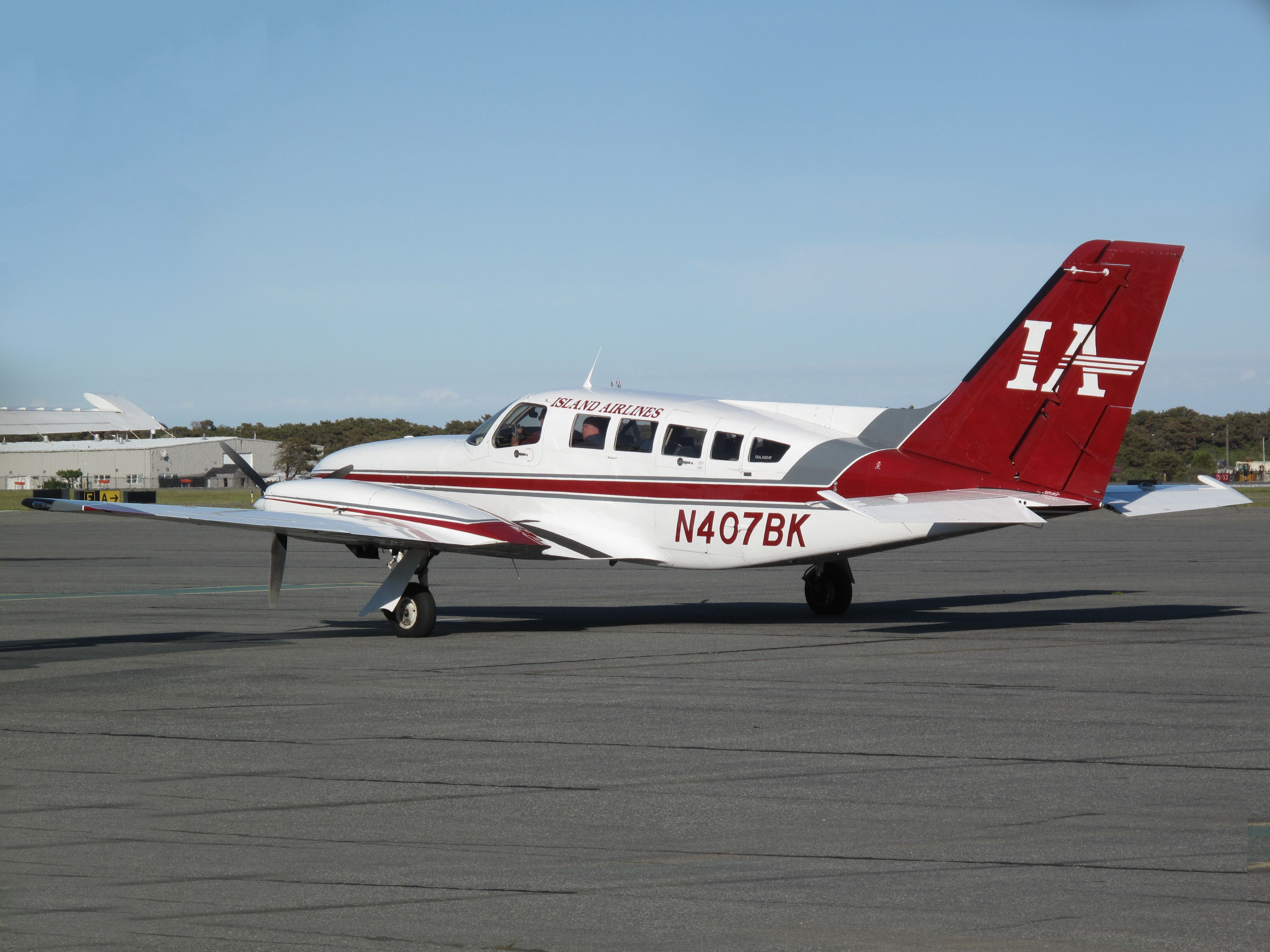 Cessna 402 (N407BK)