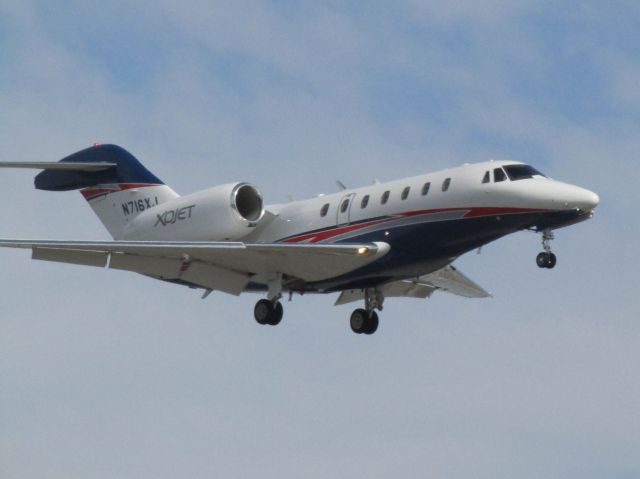 Cessna Citation X (N716XJ) - Landing RWY 20R