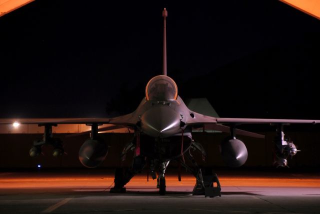 Lockheed F-16 Fighting Falcon —