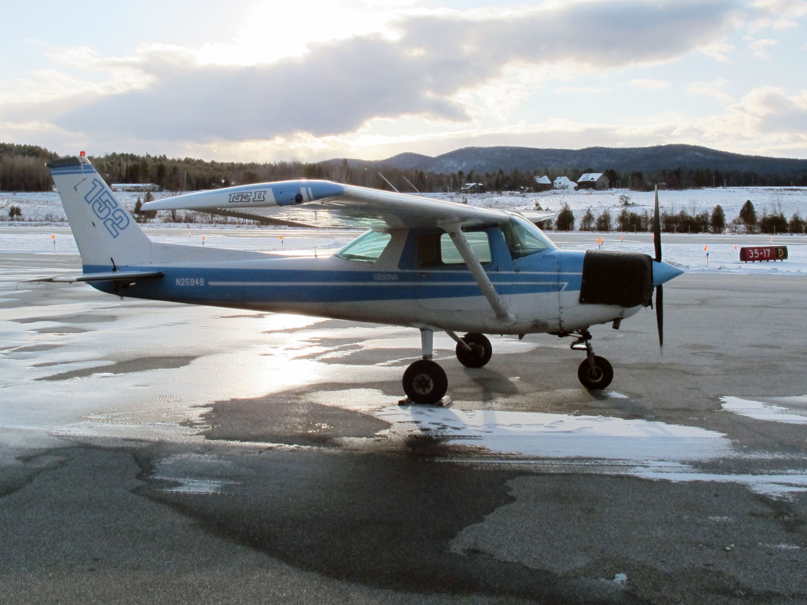 Cessna 152 (N25949)