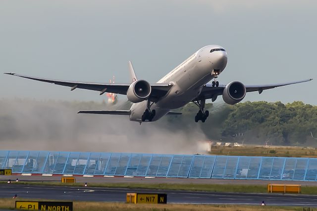 BOEING 777-300 (JA735J) - 1500 meters away