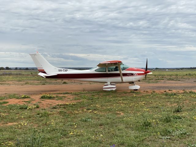 Cessna Skylane (VH-TXP) - Thomas Aviation (VH-TXP) Cessna 182Q Skylane II at Dubbo