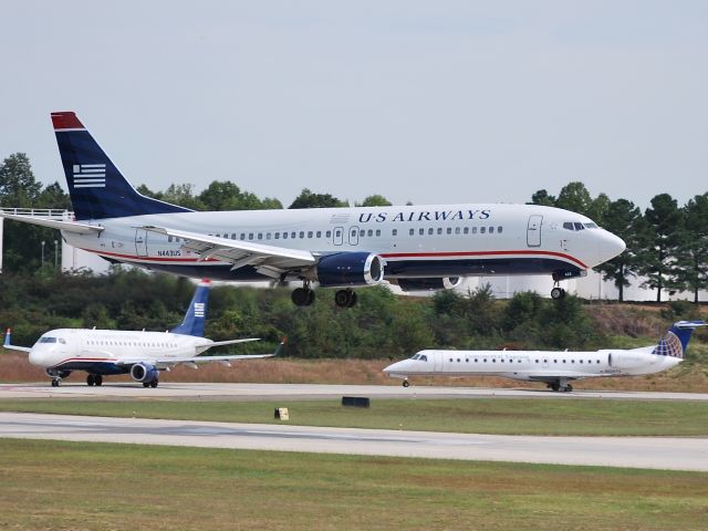 BOEING 737-400 (N443US) - Arriving runway 18C - 10/4/09