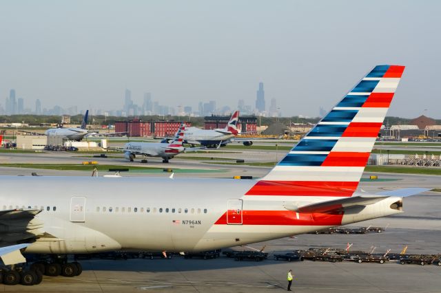 Boeing 777-200 (N796AN)