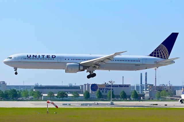 BOEING 767-400 (N78060)