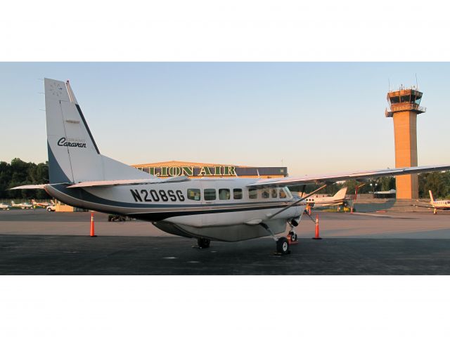 Cessna Caravan (N208SG) - MILLION AIR offers a great service on the KHPN airport!