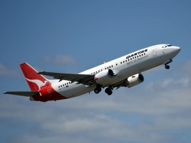BOEING 737-400 (VH-TJL) - Getting airborne off runway 23 and heading for an interstate destination.
