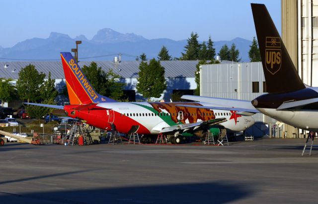 BOEING 737-300 (N609SW) - KPAE - July 2005 - BF Goodrich Aerospace ramp at Everett. SWA California One in for modification at Goodrich. This is the 7777 picture added to the KPAE section on FA.