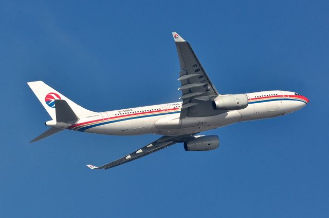 Airbus A330-200 (B-5903) - Airbus A330-243 China Eastern Airlines