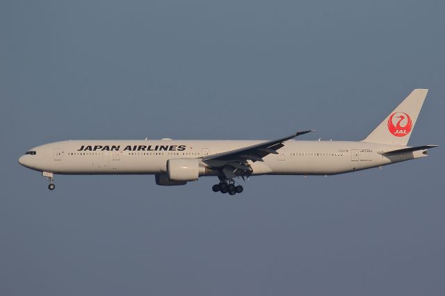 BOEING 777-300ER (JA735J)