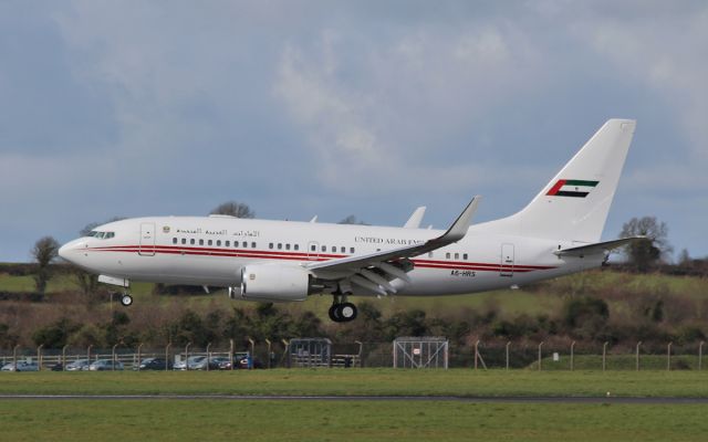 Boeing 737-700 (A6-HRS) - dubai air wing b737-7 bbj a6-hrs about to land at shannon 28/3/16.