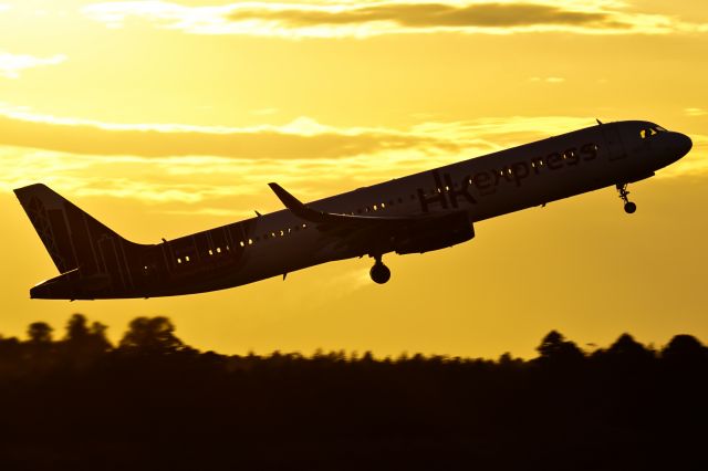 Airbus A321 (B-LEH) - Hong Kong Express Airways Airbus A321-200 departs Narita in the sunset