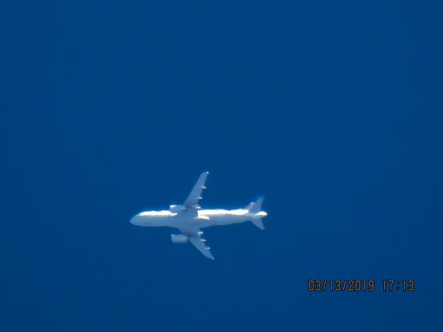 Airbus A320 (N477UA)