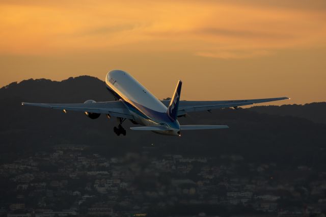 Boeing 777-200 (JA713A) - Osaka International Airport