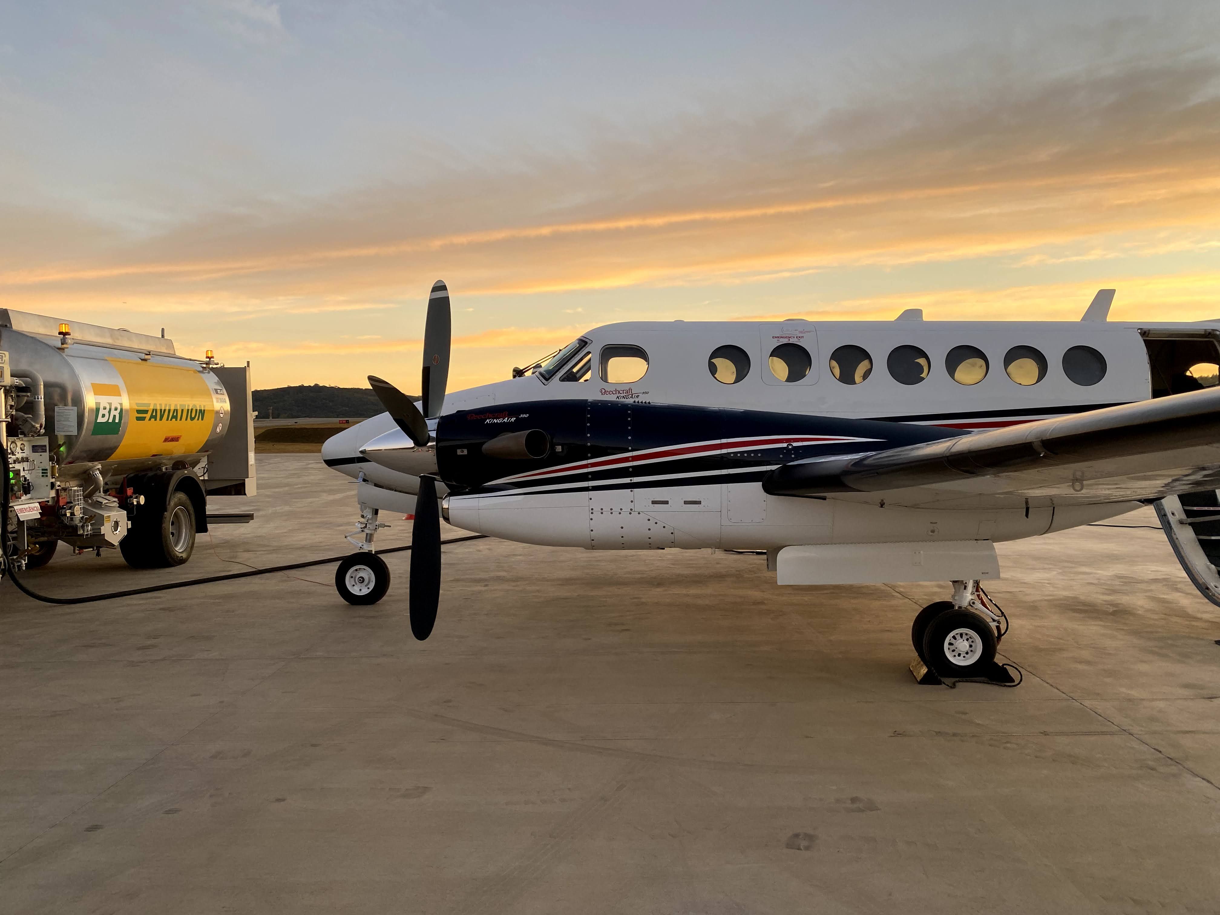 Beechcraft Super King Air 300 (PR-CCB) - Refueling the beautiful King Air 350 at Catarina Airport.