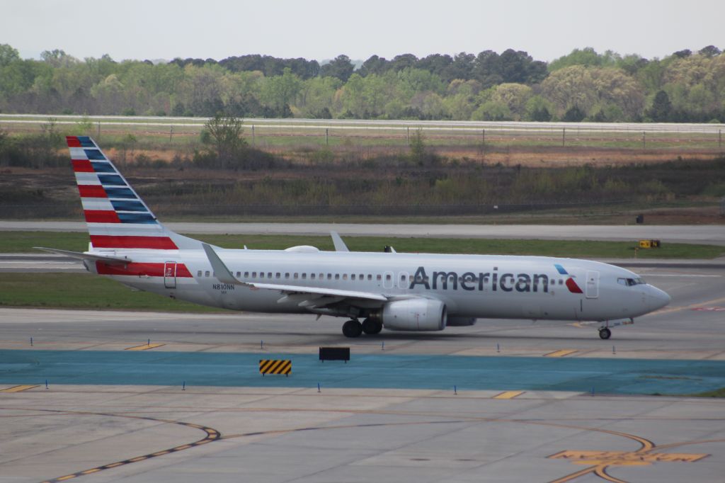Boeing 737-800 (N810NN)