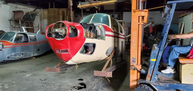 Beechcraft 35 Bonanza (N3061V) - Unloading 