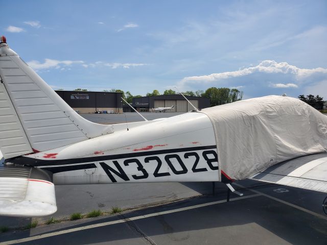 Piper Cherokee (N32028)